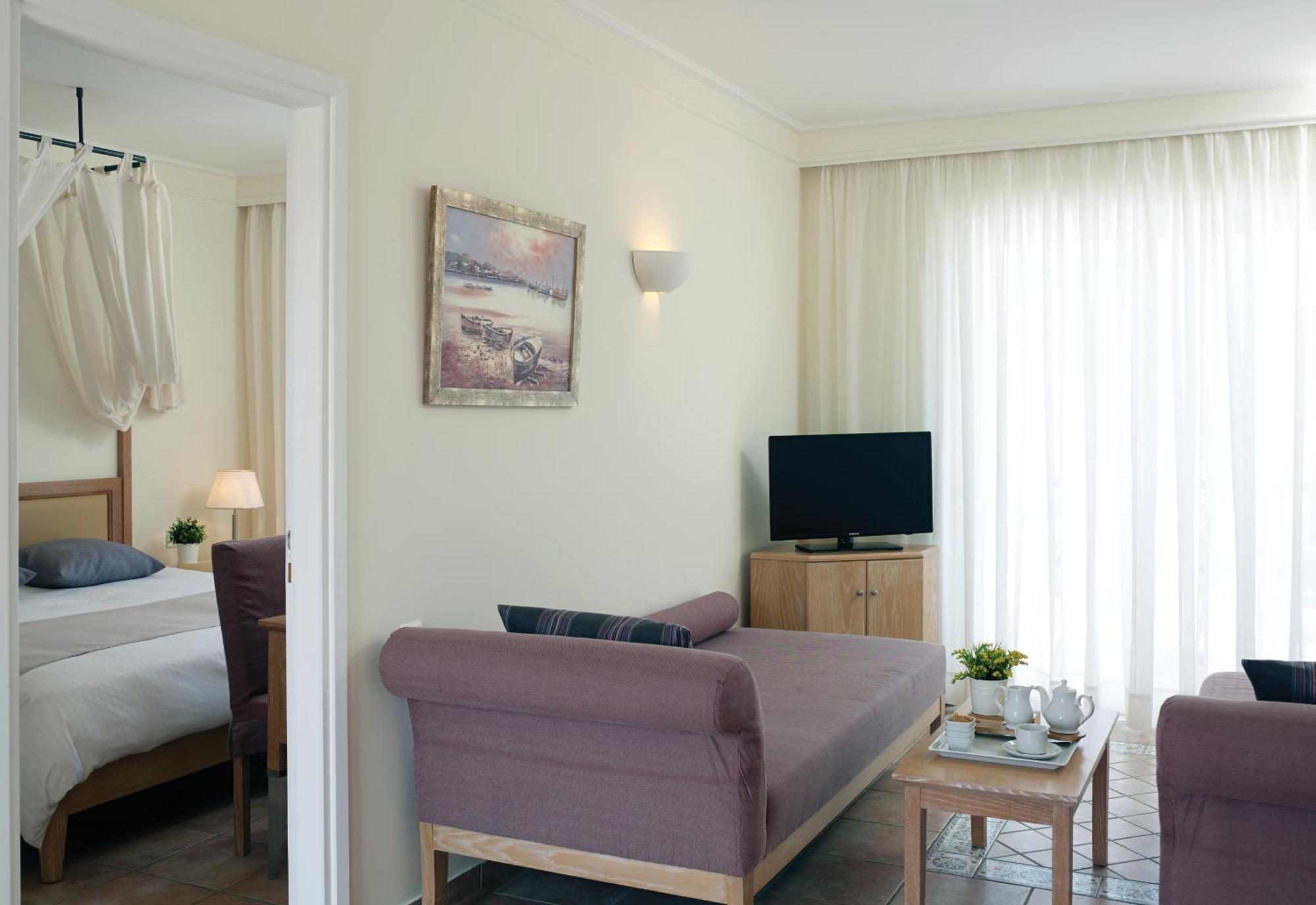 Premium Two Bedroom Suite Swim Up